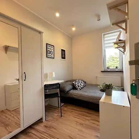 Motlava - Peaceful Retreat, 10 Minutes To Old Town & Seaside 홈스테이 그단스크