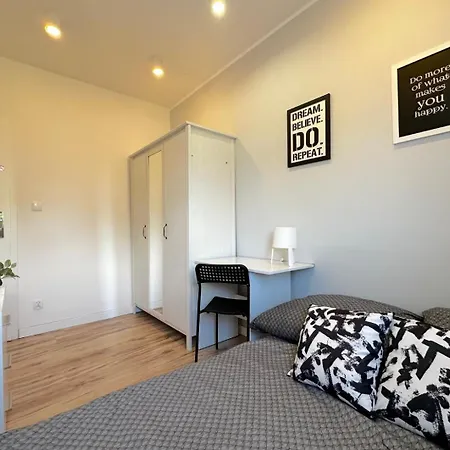 Motlava - Peaceful Retreat, 10 Minutes To Old Town & Seaside 홈스테이 *