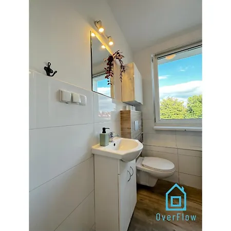 Motlava - Peaceful Retreat, 10 Minutes To Old Town & Seaside 홈스테이