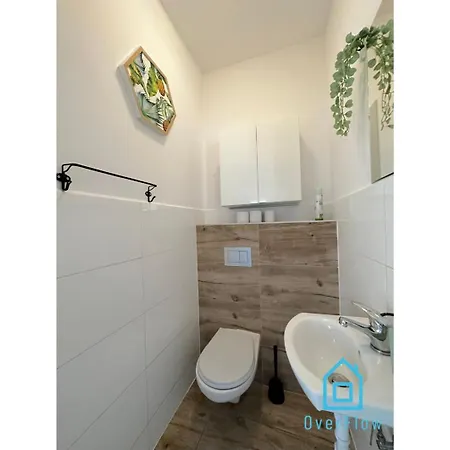 Motlava - Peaceful Retreat, 10 Minutes To Old Town & Seaside 홈스테이 그단스크